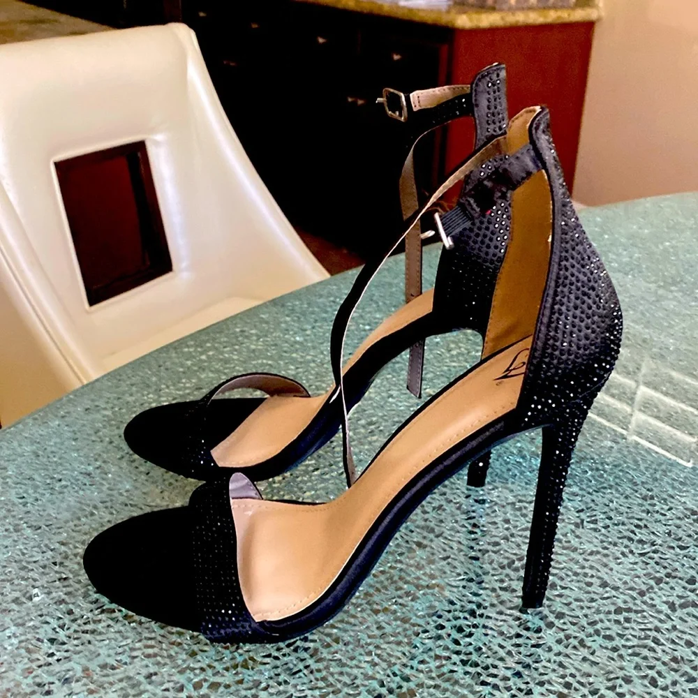 Shoes - Picture 1 of 4